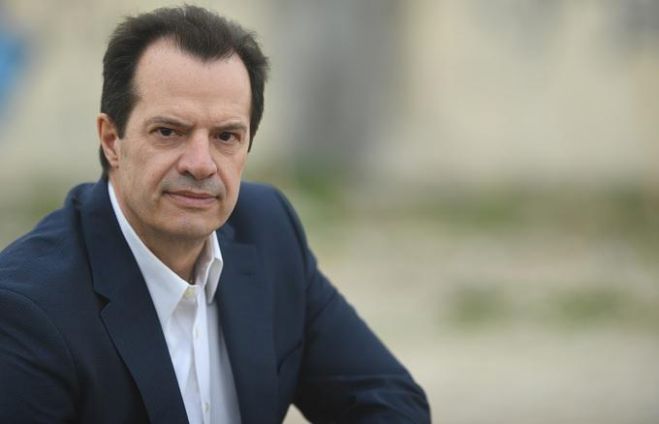 "Ό&sigma;&omicron;&iota; έ&chi;&alpha;&sigma;&alpha;&nu; &tau;&eta;&nu; &Alpha;&lambda;&epsilon;&xi;ά&nu;&delta;&rho;&epsilon;&iota;ά &tau;&omicron;&upsilon;&sigmaf;, &phi;&alpha;ί&nu;&epsilon;&tau;&alpha;&iota; &nu;&alpha; &chi;ά&nu;&omicron;&upsilon;&nu; &kappa;&alpha;&iota; &tau;&eta;&nu; &pi;&omicron;&lambda;&iota;&tau;&iota;&kappa;ή &tau;&omicron;&upsilon;&sigmaf; &alpha;&xi;&iota;&omicron;&pi;&rho;έ&pi;&epsilon;&iota;&alpha;" (vd)