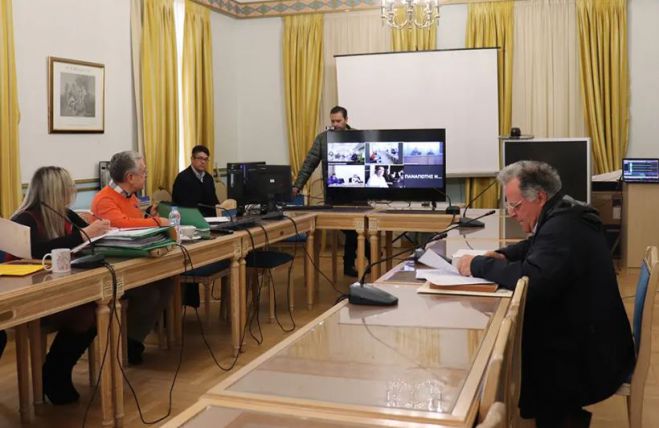 &Pi;&epsilon;&rho;&iota;&phi;έ&rho;&epsilon;&iota;&alpha; | &Omicron;&iota; &alpha;&pi;&omicron;&phi;ά&sigma;&epsilon;&iota;&sigmaf; &sigma;&tau;&eta;&nu; &tau;&eta;&lambda;&epsilon;&delta;&iota;ά&sigma;&kappa;&epsilon;&psi;&eta; &tau;&eta;&sigmaf; &Omicron;&iota;&kappa;&omicron;&nu;&omicron;&mu;&iota;&kappa;ή&sigmaf; &Epsilon;&pi;&iota;&tau;&rho;&omicron;&pi;ή&sigmaf;