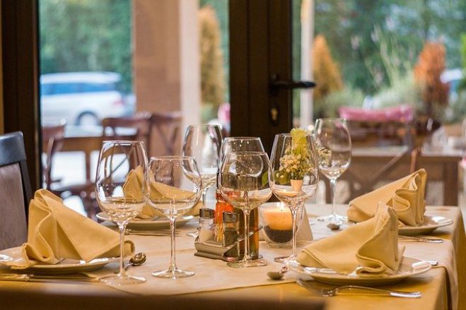 &Tau;&rho;ί&pi;&omicron;&lambda;&eta; | &Tau;&alpha; &epsilon;&sigma;&tau;&iota;&alpha;&tau;ό&rho;&iota;&alpha; &kappa;&alpha;&iota; &omicron;&iota; &tau;&alpha;&beta;έ&rho;&nu;&epsilon;&sigmaf; &pi;&omicron;&upsilon; &theta;&alpha; &lambda;&epsilon;&iota;&tau;&omicron;&upsilon;&rho;&gamma;ή&sigma;&omicron;&upsilon;&nu; &tau;&eta; &nu;ύ&chi;&tau;&alpha; &tau;&eta;&sigmaf; &Alpha;&nu;ά&sigma;&tau;&alpha;&sigma;&eta;&sigmaf; &kappa;&alpha;&iota; &tau;&eta;&nu; &Kappa;&upsilon;&rho;&iota;&alpha;&kappa;ή &tau;&omicron;&upsilon; &Pi;ά&sigma;&chi;&alpha;!