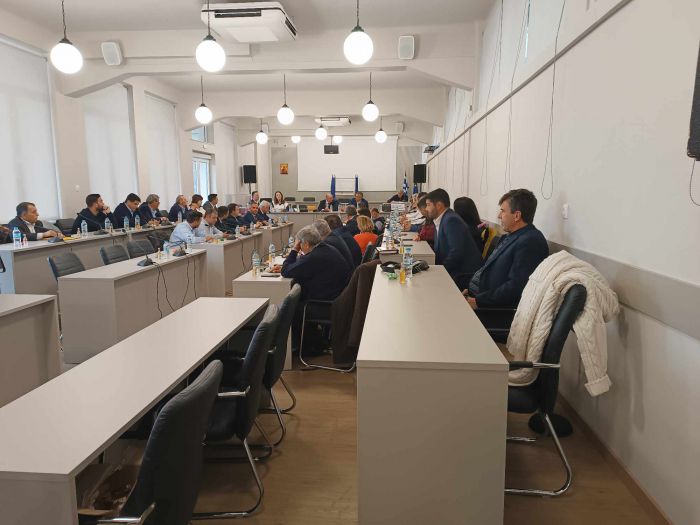 &Delta;&eta;&mu;&omicron;&tau;&iota;&kappa;ή &Epsilon;&pi;&iota;&tau;&rho;&omicron;&pi;ή &Tau;&rho;ί&pi;&omicron;&lambda;&eta;&sigmaf; | &Pi;&omicron;&iota;&omicron;&iota; &epsilon;&kappa;&lambda;έ&chi;&tau;&eta;&kappa;&alpha;&nu; &alpha;&pi;ό &kappa;ά&theta;&epsilon; &pi;&alpha;&rho;ά&tau;&alpha;&xi;&eta;