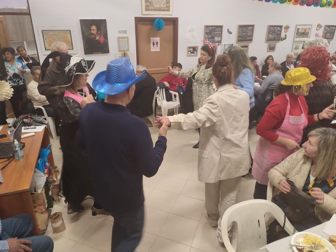 &Alpha;&pi;&omicron;&kappa;&rho;&iota;ά&tau;&iota;&kappa;&omicron;&sigmaf; &chi;&omicron;&rho;ό&sigmaf; &sigma;&tau;&eta; &Gamma;&alpha;&rho;έ&alpha; &Tau;&epsilon;&gamma;έ&alpha;&sigmaf; - &Delta;&epsilon;ί&tau;&epsilon; &epsilon;&iota;&kappa;ό&nu;&epsilon;&sigmaf;!