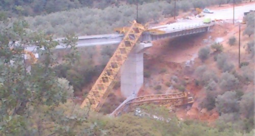 Φωτογραφία από τη ζημιά της γέφυρας στο δρόμο Τρίπολης - Άστρους