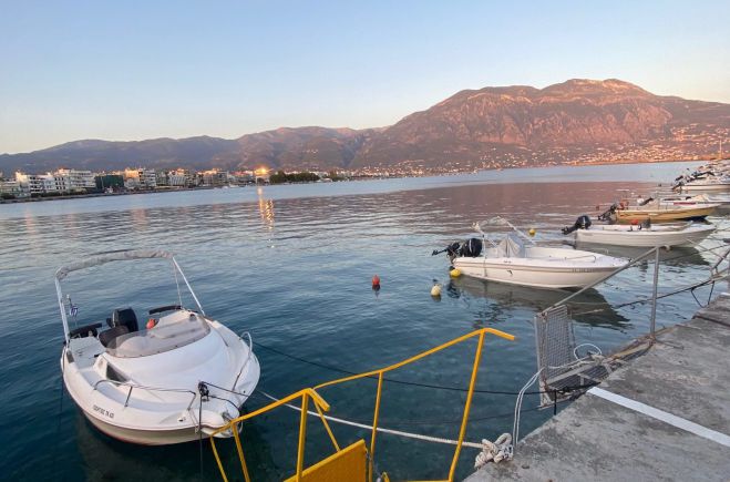 Καλαμάτα | Έκλεβαν καύσιμα από βάρκες και γέμιζαν το όχημα τους