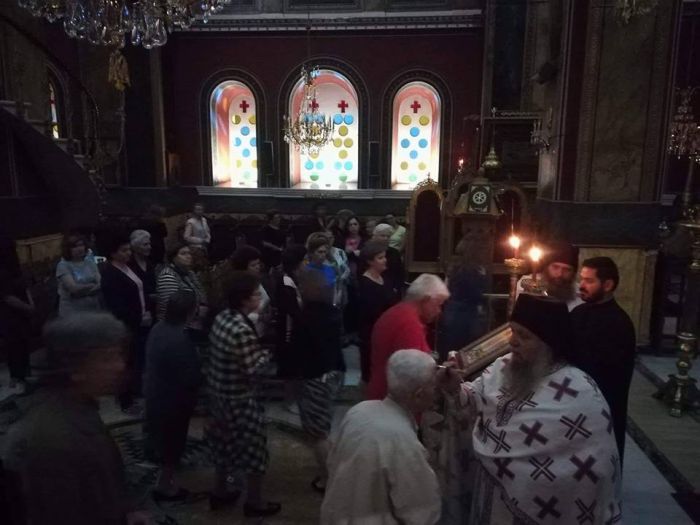 &Tau;&rho;ί&pi;&omicron;&lambda;&eta; | &Alpha;&gamma;&rho;&upsilon;&pi;&nu;ί&alpha; &gamma;&iota;&alpha; &tau;&omicron;&upsilon;&sigmaf; &nu;&epsilon;&kappa;&rho;&omicron;ύ&sigmaf; &tau;&eta;&sigmaf; Ά&lambda;&omega;&sigma;&eta;&sigmaf; &sigma;&tau;&eta;&nu; &Kappa;&omega;&nu;&sigma;&tau;&alpha;&nu;&tau;&iota;&nu;&omicron;ύ&pi;&omicron;&lambda;&eta; (&epsilon;&iota;&kappa;ό&nu;&epsilon;&sigmaf;)