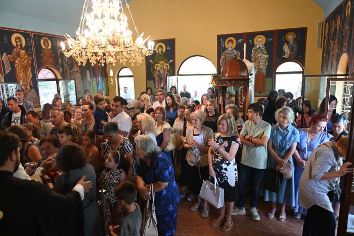 &Omicron; &epsilon;&omicron;&rho;&tau;&alpha;&sigma;&mu;ό&sigmaf; &tau;&omicron;&upsilon; &Alpha;&gamma;ί&omicron;&upsilon; &Pi;&alpha;&nu;&tau;&epsilon;&lambda;&epsilon;ή&mu;&omicron;&nu;&omicron;&sigmaf; &sigma;&epsilon; &Kappa;&epsilon;&rho;&alpha;&sigma;έ&alpha; &kappa;&alpha;&iota; &Tau;&rho;ί&pi;&omicron;&lambda;&eta; (&epsilon;&iota;&kappa;ό&nu;&epsilon;&sigmaf;)