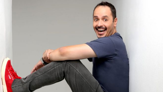 Έ&rho;&chi;&epsilon;&tau;&alpha;&iota; &laquo;&Tau;&omicron; &Tau;&alpha;&xi;ί&raquo; &mu;&epsilon; &tau;&omicron;&nu; &Alpha;&lambda;έ&xi;&alpha;&nu;&delta;&rho;&omicron; &Tau;&sigma;&omicron;&upsilon;&beta;έ&lambda;&alpha; &sigma;&tau;&omicron;&nu; &Alpha;&Nu;&Tau;1