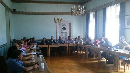 &Pi;&iota;&lambda;&omicron;&tau;&iota;&kappa;ό &pi;&rho;ό&gamma;&rho;&alpha;&mu;&mu;&alpha; &epsilon;&nu;&eta;&mu;έ&rho;&omega;&sigma;&eta;&sigmaf; &tau;&omega;&nu; &mu;&alpha;&theta;&eta;&tau;ώ&nu; &tau;&eta;&sigmaf; &Alpha;&rho;&kappa;&alpha;&delta;ί&alpha;&sigmaf; &epsilon;&nu;ά&nu;&tau;&iota;&alpha; &sigma;&tau;&omicron; &kappa;ά&pi;&nu;&iota;&sigma;&mu;&alpha; &kappa;&alpha;&iota; &tau;&omicron;&nu; &alpha;&lambda;&kappa;&omicron;&omicron;&lambda;&iota;&sigma;&mu;ό