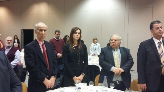 &Epsilon;ύ&eta; &Tau;&alpha;&tau;&omicron;ύ&lambda;&eta;: "&Epsilon;ί&mu;&alpha;&sigma;&tau;&epsilon; ό&lambda;&omicron;&iota; &mu;&alpha;&sigmaf; ...&Gamma;&omicron;&rho;&tau;ύ&nu;&iota;&omicron;&iota;"!