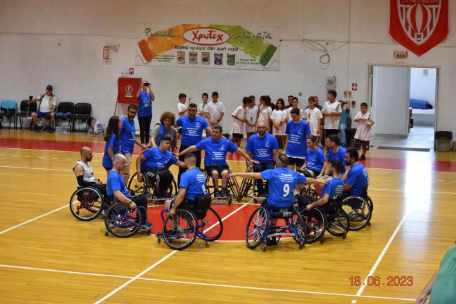 &Sigma;&tau;&omicron; &Lambda;&epsilon;&omega;&nu;ί&delta;&iota;&omicron; &delta;&epsilon;&nu; &xi;&epsilon;&chi;&nu;&omicron;ύ&nu; &tau;&omicron;&nu; &Gamma;&iota;ώ&rho;&gamma;&omicron; &Kappa;&omicron;&upsilon;&nu;&iota;ά ... (&epsilon;&iota;&kappa;ό&nu;&epsilon;&sigmaf; - &beta;ί&nu;&tau;&epsilon;&omicron;)