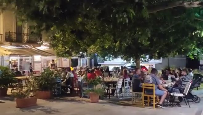 "Sold out" &eta; &pi;&lambda;&alpha;&tau;&epsilon;ί&alpha; &sigma;&tau;&eta; &Nu;&epsilon;&sigma;&tau;ά&nu;&eta;! (vd)