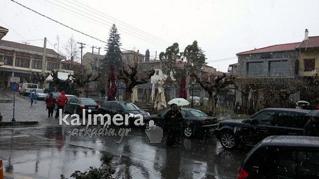 Χιονίζει στη Βυτίνα – Δείτε φωτογραφίες!
