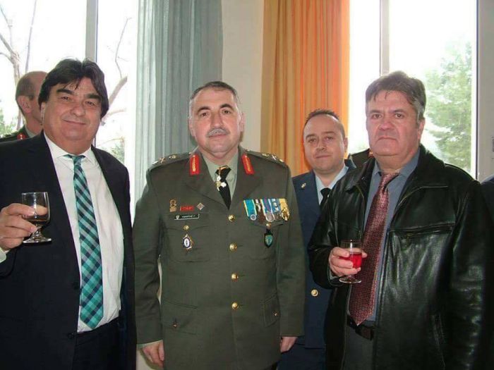 &Alpha;&lambda;&lambda;&alpha;&gamma;ή &delta;&iota;&omicron;ί&kappa;&eta;&sigma;&eta;&sigmaf; &sigma;&tau;&eta;&nu; IV &Mu;&epsilon;&rho;&alpha;&rho;&chi;ί&alpha; &Pi;&epsilon;&zeta;&iota;&kappa;&omicron;ύ &sigma;&tau;&eta;&nu; &Tau;&rho;ί&pi;&omicron;&lambda;&eta; (&epsilon;&iota;&kappa;ό&nu;&epsilon;&sigmaf;)