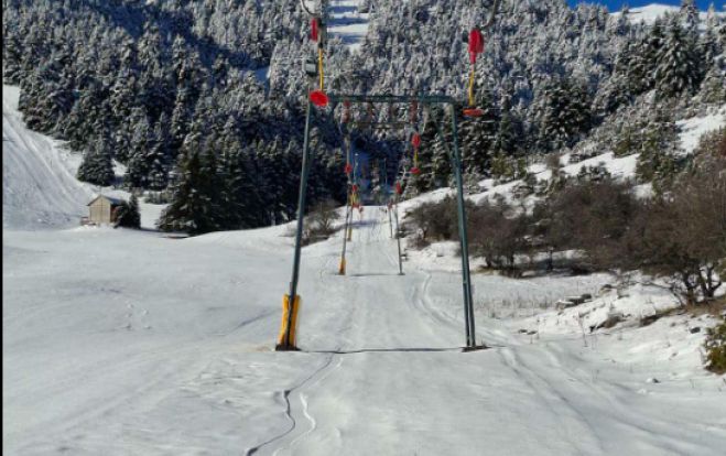 Φρέσκο χιόνι και λιακάδα στο Μαίναλο