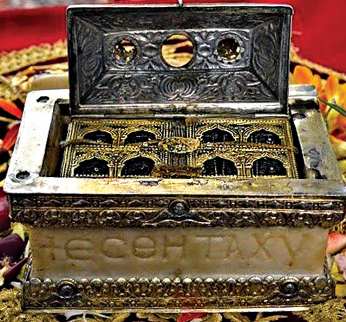 &Mu;έ&chi;&rho;&iota; &tau;&eta;&nu; &Pi;&alpha;&rho;&alpha;&sigma;&kappa;&epsilon;&upsilon;ή &tau;&alpha; Ά&chi;&rho;&alpha;&nu;&tau;&alpha; &Pi;ά&theta;&eta; &tau;&omicron;&upsilon; &Chi;&rho;&iota;&sigma;&tau;&omicron;ύ &sigma;&tau;&eta;&nu; &Tau;&rho;ί&pi;&omicron;&lambda;&eta; - Ό&lambda;&omicron; &tau;&omicron; &pi;&rho;ό&gamma;&rho;&alpha;&mu;&mu;&alpha;