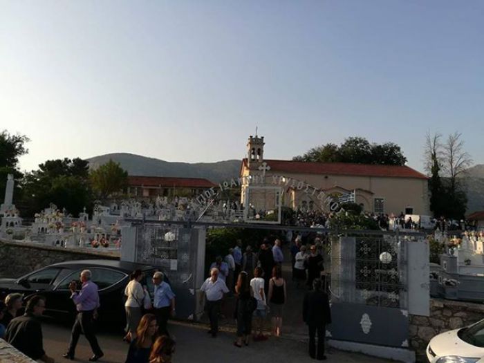 &Lambda;&omicron;&upsilon;&kappa;ά &Mu;&alpha;&nu;&tau;&iota;&nu;&epsilon;ί&alpha;&sigmaf; | &Eta; &epsilon;&xi;ό&delta;&iota;&omicron;&sigmaf; &alpha;&kappa;&omicron;&lambda;&omicron;&upsilon;&theta;ί&alpha; &tau;&eta;&sigmaf; &mu;&eta;&tau;έ&rho;&alpha;&sigmaf; &tau;&omicron;&upsilon; &Mu;&eta;&tau;&rho;&omicron;&pi;&omicron;&lambda;ί&tau;&eta; &Pi;&alpha;&tau;&rho;ώ&nu; &kappa;.&kappa;. &Chi;&rho;&upsilon;&sigma;&omicron;&sigma;&tau;ό&mu;&omicron;&upsilon; (&epsilon;&iota;&kappa;ό&nu;&epsilon;&sigmaf;)