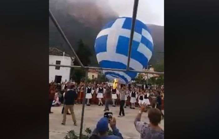 Εντυπωσιακό αερόστατο στα χρώματα της Ελληνικής Σημαίας πέταξε στον ουρανό του Λεωνιδίου! (vd)