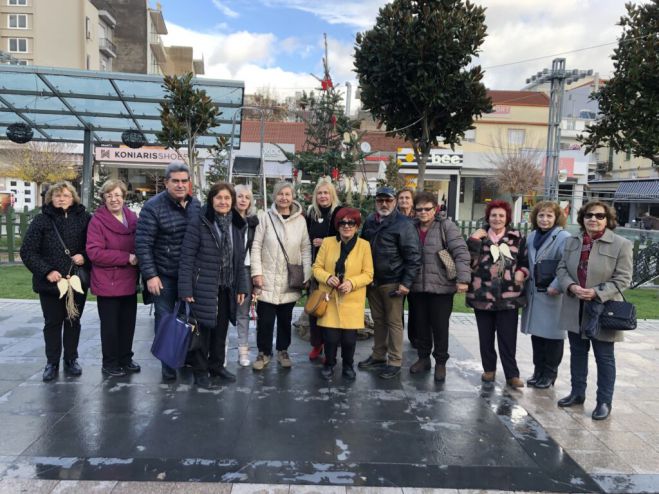 &Tau;&omicron; &Chi;&rho;&iota;&sigma;&tau;&omicron;&upsilon;&gamma;&epsilon;&nu;&nu;&iota;ά&tau;&iota;&kappa;&omicron; &delta;έ&nu;&tau;&rho;&omicron; &tau;&omicron;&upsilon; &Kappa;&Alpha;&Pi;&Eta; &Delta;ή&mu;&omicron;&upsilon; &Tau;&rho;ί&pi;&omicron;&lambda;&eta;&sigmaf; &sigma;&tau;&eta;&nu; &pi;&lambda;&alpha;&tau;&epsilon;ί&alpha; &Pi;&epsilon;&tau;&rho;&iota;&nu;&omicron;ύ (&epsilon;&iota;&kappa;ό&nu;&epsilon;&sigmaf;)