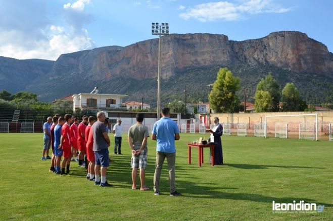 &Alpha;&gamma;&iota;&alpha;&sigma;&mu;ό&sigmaf; &sigma;&tau;&eta;&nu; &omicron;&mu;ά&delta;&alpha; &pi;&omicron;&delta;&omicron;&sigma;&phi;&alpha;ί&rho;&omicron;&upsilon; &tau;&omicron;&upsilon; &Alpha;.&Sigma;. &Lambda;&epsilon;&omega;&nu;&iota;&delta;ί&omicron;&upsilon; (&epsilon;&iota;&kappa;ό&nu;&epsilon;&sigmaf;)