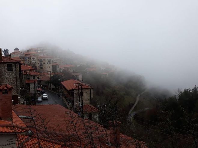 Η υπέροχη Δημητσάνα ... κάτω από ένα σύννεφο ομίχλης!