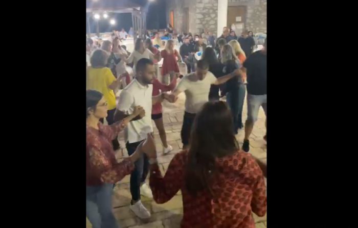 &Pi;&alpha;&rho;&alpha;&delta;&omicron;&sigma;&iota;&alpha;&kappa;ό &Pi;&alpha;&nu;&eta;&gamma;ύ&rho;&iota; έ&gamma;&iota;&nu;&epsilon; &sigma;&tau;o &Delta;&upsilon;&rho;&rho;ά&chi;&iota; &Alpha;&rho;&kappa;&alpha;&delta;ί&alpha;&sigmaf; (vd)