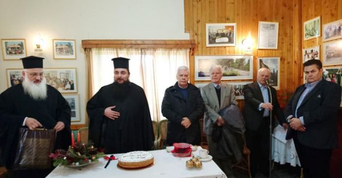 &Tau;&rho;ί&pi;&omicron;&lambda;&eta; - &Eta; &kappa;&omicron;&pi;ή &pi;ί&tau;&alpha;&sigmaf; &tau;&omicron;&upsilon; &Sigma;&upsilon;&lambda;&lambda;ό&gamma;&omicron;&upsilon; &Epsilon;&kappa;&delta;&rho;&omicron;&mu;έ&omega;&nu; (&epsilon;&iota;&kappa;ό&nu;&epsilon;&sigmaf;)