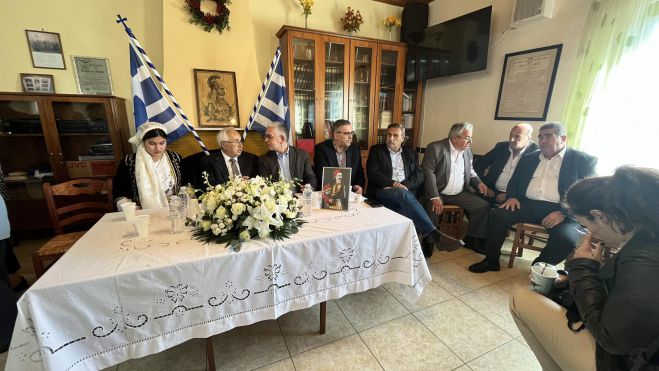 &Eta; &mu;&nu;ή&mu;&eta; &tau;&omicron;&upsilon; &Pi;ά&nu;&omicron;&upsilon; &Kappa;&omicron;&lambda;&omicron;&kappa;&omicron;&tau;&rho;ώ&nu;&eta; &tau;&iota;&mu;ή&theta;&eta;&kappa;&epsilon; &sigma;&tau;&omicron; &chi;&omega;&rho;&iota;ό &Theta;ά&nu;&alpha; (vd)