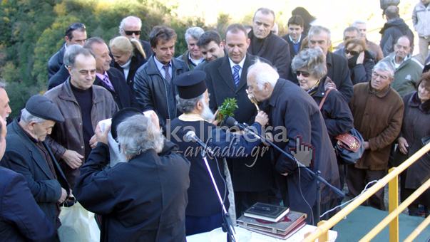 Ο καθαγιασμός των υδάτων στη λίμνη Λάδωνα (εικόνες και βίντεο)