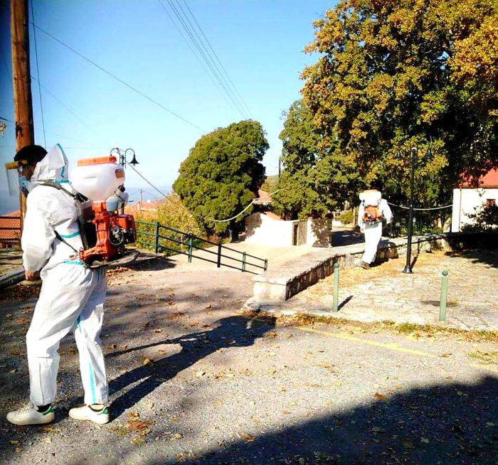 Γορτυνία | Προληπτικές απολυμάνσεις στην Ηραία, λόγω και της ελαιοσυγκομιδής (εικόνες)