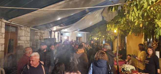 &quot;Πνίγηκαν&quot; στον κόσμο τα Άνω Δολιανά για τη γιορτή κάστανου! (εικόνες)