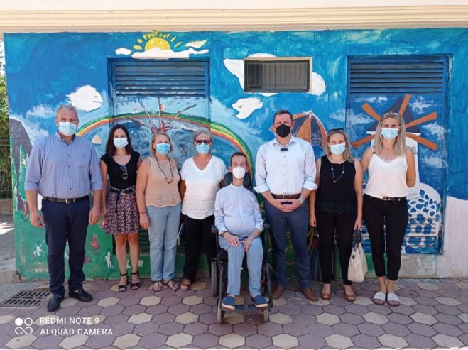 &Sigma;&tau;&eta; &Beta;ό&rho;&epsilon;&iota;&alpha; &Kappa;&upsilon;&nu;&omicron;&upsilon;&rho;ί&alpha; &omicron; &Sigma;&tau;έ&lambda;&iota;&omicron;&sigmaf; &Kappa;&upsilon;&mu;&pi;&omicron;&upsilon;&rho;ό&pi;&omicron;&upsilon;&lambda;&omicron;&sigmaf; (&epsilon;&iota;&kappa;ό&nu;&epsilon;&sigmaf;)