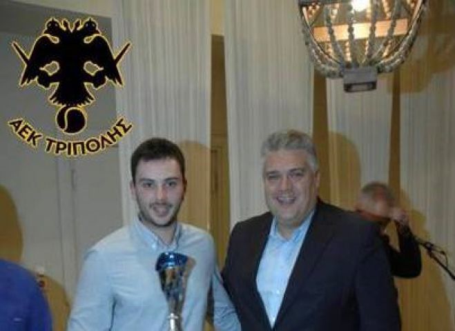 &Delta;ύ&omicron; &pi;&rho;&omega;&tau;&iota;έ&sigmaf; &omicron; &Delta;&iota;&omicron;&nu;&upsilon;&sigma;ό&pi;&omicron;&upsilon;&lambda;&omicron;&sigmaf; &tau;&omicron;&upsilon; &omicron;&mu;ί&lambda;&omicron;&upsilon; &tau;έ&nu;&iota;&sigmaf; &tau;&eta;&sigmaf; &Alpha;&Epsilon;&Kappa; &Tau;&rho;ί&pi;&omicron;&lambda;&eta;&sigmaf; &sigma;&tau;&eta; &Mu;&epsilon;&sigma;&sigma;ή&nu;&eta;