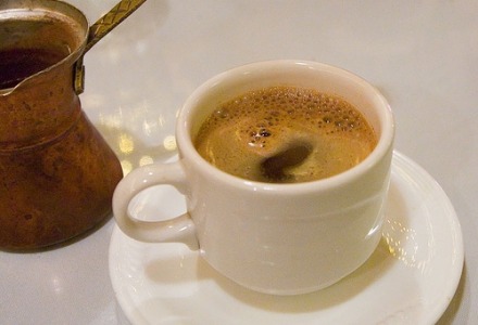 Ο ελληνικός καφές «κλειδί» για προστασία των αρτηριών και τη μακροζωία