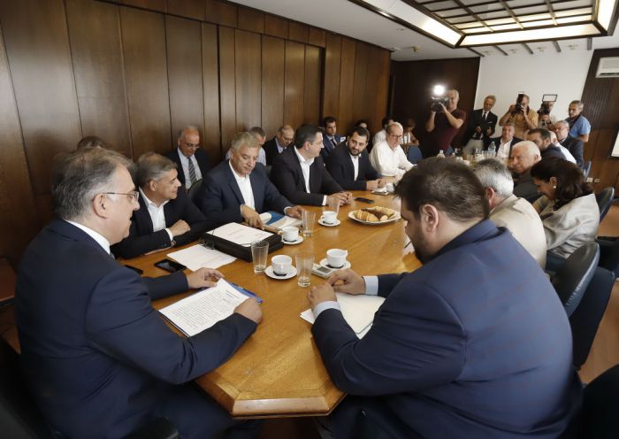 Πλειοψηφία σε Περιφερειάρχες και Δημάρχους μέσα από τις Εκτελεστικές Επιτροπές προβλέπει η λύση της Κυβέρνησης;