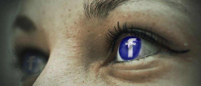 Ιδρυτής Facebook: "Μέχρι το τέλος της δεκαετίας οι άνθρωποι θα αντικαταστήσουν το κινητό τηλέφωνο με γυαλιά επαυξημένης πραγματικότητας"!