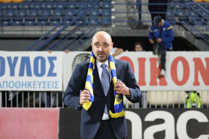 "Έ&phi;&upsilon;&gamma;&epsilon; &sigma;&alpha;&nu; &phi;ί&lambda;&omicron;&sigmaf;" &omicron; Rastavac &alpha;&pi;ό &tau;&omicron;&nu; &Alpha;&sigma;&tau;έ&rho;&alpha;