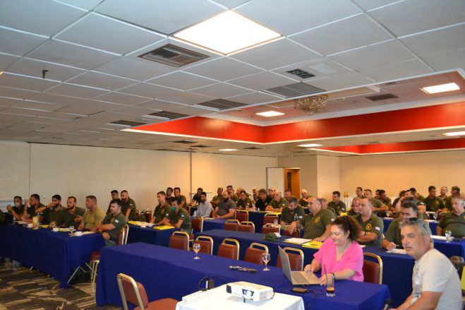 &Sigma;&epsilon;&mu;&iota;&nu;ά&rho;&iota;&omicron; &Theta;&eta;&rho;&omicron;&phi;&upsilon;&lambda;ά&kappa;&omega;&nu; &tau;&eta;&sigmaf; &Kappa;&upsilon;&nu;&eta;&gamma;&epsilon;&tau;&iota;&kappa;ή&sigmaf; &Omicron;&mu;&omicron;&sigma;&pi;&omicron;&nu;&delta;ί&alpha;&sigmaf; &Pi;&epsilon;&lambda;&omicron;&pi;&omicron;&nu;&nu;ή&sigma;&omicron;&upsilon;