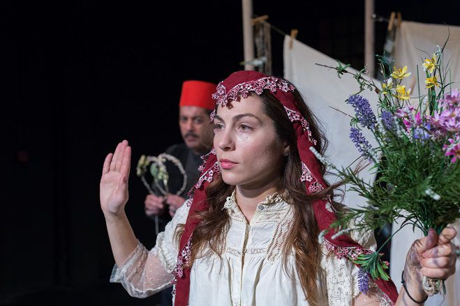 &Eta; &pi;&alpha;&rho;ά&sigma;&tau;&alpha;&sigma;&eta; &laquo;&Omicron; &Gamma;ά&mu;&omicron;&sigmaf; &tau;&omicron;&upsilon; &Kappa;&alpha;&rho;&alpha;&chi;&mu;έ&tau;&eta;&raquo; &theta;&alpha; &pi;&alpha;&rho;&omicron;&upsilon;&sigma;&iota;&alpha;&sigma;&tau;&epsilon;ί &sigma;&tau;&omicron; &Mu;&alpha;&lambda;&lambda;&iota;&alpha;&rho;&omicron;&pi;&omicron;ύ&lambda;&epsilon;&iota;&omicron; &Theta;έ&alpha;&tau;&rho;&omicron;