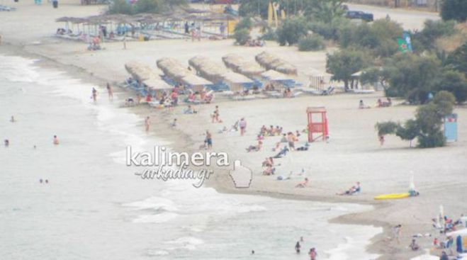 «Ανάσες δροσιάς» οι βουτιές στο όμορφο Παράλιο Άστρος (εικόνες)
