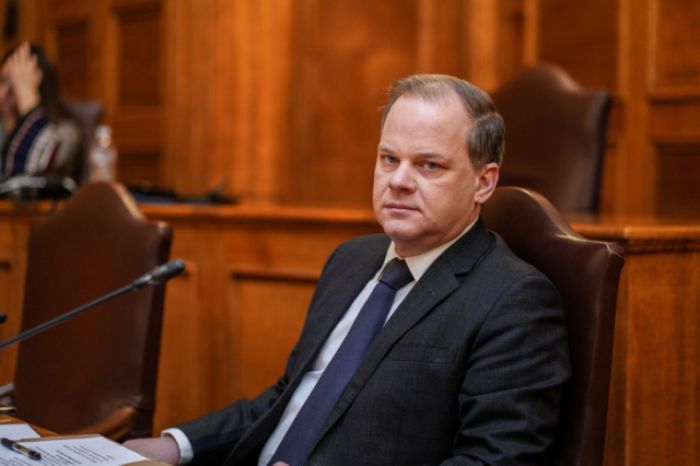Τέμπη | Πλημμέλημα προτείνει η ΝΔ για τον Καραμανλή