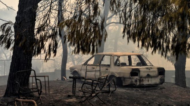 Ξεπερνούν τους 80 οι νεκροί από τη μεγάλη πυρκαγιά στην Ανατολική Αττική