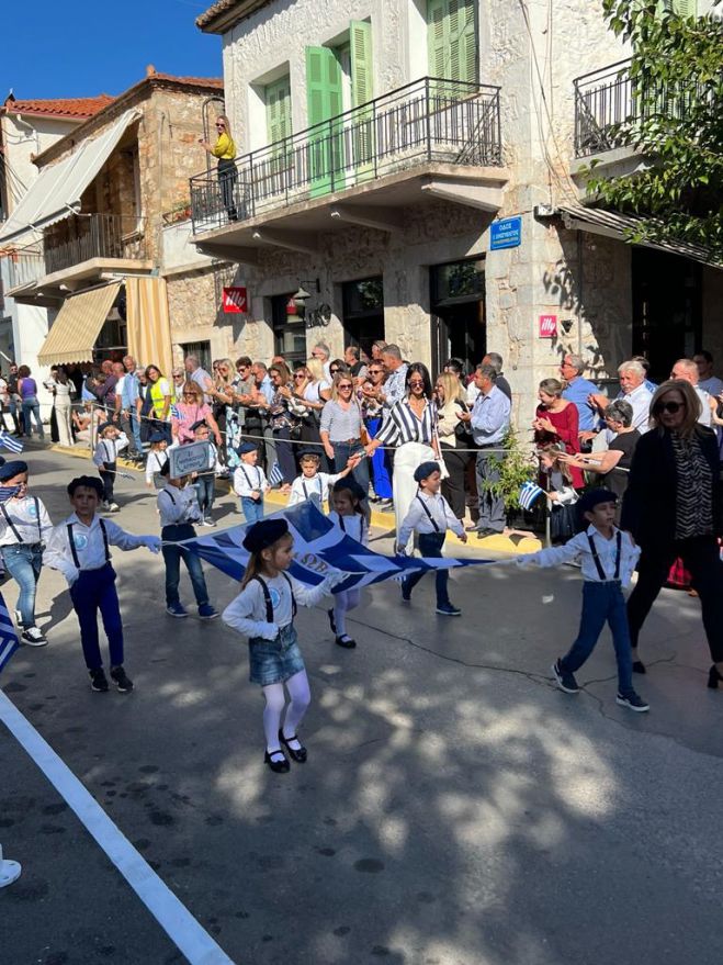 Στο Άστρος για την "'28η Οκτωβρίου" ο Βλάσης (εικόνες)