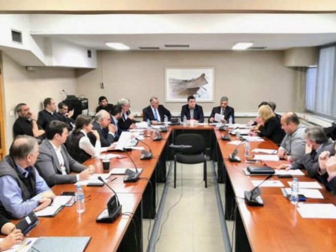 &Eta; &Kappa;&upsilon;&beta;έ&rho;&nu;&eta;&sigma;&eta; &pi;&lambda;&eta;&rho;ώ&nu;&epsilon;&iota; &tau;&alpha; &omicron;&phi;&epsilon;&iota;&lambda;ό&mu;&epsilon;&nu;&alpha; &sigma;&tau;&eta;&nu; &Pi;&epsilon;&rho;&iota;&phi;έ&rho;&epsilon;&iota;&alpha; &Pi;&epsilon;&lambda;&omicron;&pi;&omicron;&nu;&nu;ή&sigma;&omicron;&upsilon;