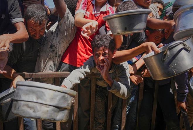Υπουργός Άμυνας Ισραήλ: «Χρειάζονται μια σφαίρα στο κεφάλι, όχι ανθρωπιστική βοήθεια»