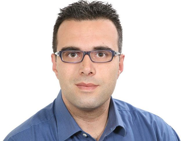 &Gamma;&iota;ώ&rho;&gamma;&omicron;&sigmaf; &Sigma;&pi;&eta;&lambda;&iota;ό&pi;&omicron;&upsilon;&lambda;&omicron;&sigmaf;: &laquo;&Nu;&alpha; &sigma;&eta;&kappa;&omega;&theta;&omicron;ύ&mu;&epsilon; &alpha;&pi;ό &tau;&omicron;&upsilon;&sigmaf; &kappa;&alpha;&nu;&alpha;&pi;έ&delta;&epsilon;&sigmaf; &kappa;&alpha;&iota; &nu;&alpha; &alpha;&lambda;&lambda;ά&xi;&omicron;&upsilon;&mu;&epsilon; ό&sigma;&alpha; &mu;ά&sigmaf; &epsilon;&nu;&omicron;&chi;&lambda;&omicron;ύ&nu;&raquo;