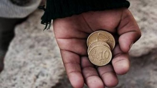 Γυναίκες εξωθούσαν τα ανήλικα παιδιά τους στην επαιτεία στο Παράλιο