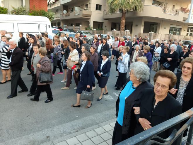&Eta; &Alpha;&pi;ό&delta;&omicron;&sigma;&eta; &tau;&omicron;&upsilon; &Pi;ά&sigma;&chi;&alpha; &sigma;&tau;&omicron; &Nu;&alpha;ό &Alpha;&gamma;ί&omicron;&upsilon; &Delta;&eta;&mu;&eta;&tau;&rho;ί&omicron;&upsilon; &Tau;&rho;&iota;&pi;ό&lambda;&epsilon;&omega;&sigmaf; (&epsilon;&iota;&kappa;ό&nu;&epsilon;&sigmaf;)