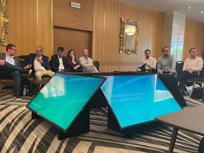 &Sigma;&tau;&omicron; ECA PEC Meeting &omicron; &Alpha;&sigma;&tau;έ&rho;&alpha;&sigmaf; &Tau;&rho;ί&pi;&omicron;&lambda;&eta;&sigmaf;