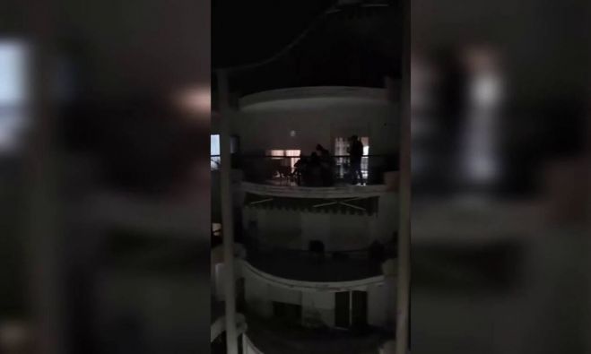 &Kappa;&omicron;&rho;&omega;&nu;&omicron;ϊό&sigmaf; - &Xi;ά&nu;&theta;&eta; | &Beta;&gamma;ή&kappa;&alpha;&nu; &sigma;&tau;&alpha; &mu;&pi;&alpha;&lambda;&kappa;ό&nu;&iota;&alpha; &kappa;&alpha;&iota; &tau;&omicron; έ&rho;&iota;&xi;&alpha;&nu; &sigma;&tau;&alpha; &tau;&sigma;&iota;&phi;&tau;&epsilon;&tau;έ&lambda;&iota;&alpha; (vd)