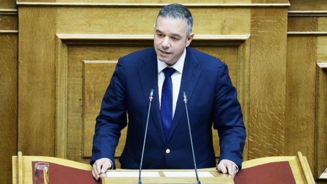 &Pi;&alpha;&rho;&alpha;&iota;&tau;ή&theta;&eta;&kappa;&epsilon; &alpha;&pi;ό &beta;&omicron;&upsilon;&lambda;&epsilon;&upsilon;&tau;ή&sigmaf; &tau;&eta;&sigmaf; &Nu;&Delta; &Theta;. &Chi;&epsilon;&iota;&mu;ά&rho;&alpha;&sigmaf; | &Eta; &Epsilon;&lambda;έ&nu;&eta; &Mu;&alpha;&kappa;&rho;ή-&Theta;&epsilon;&omicron;&delta;ώ&rho;&omicron;&upsilon; &kappa;&alpha;&tau;&alpha;&lambda;&alpha;&mu;&beta;ά&nu;&epsilon;&iota; &tau;&eta;&nu; έ&delta;&rho;&alpha;