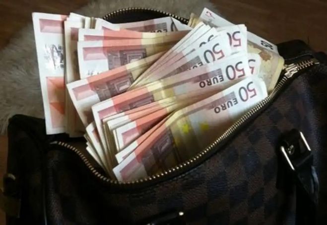 &Kappa;&lambda;&omicron;&pi;ή &tau;&sigma;ά&nu;&tau;&alpha;&sigmaf; &mu;&epsilon; 3.000 &epsilon;&upsilon;&rho;ώ &sigma;&tau;&eta;&nu; &Epsilon;&rho;&mu;&iota;&omicron;&nu;ί&delta;&alpha;